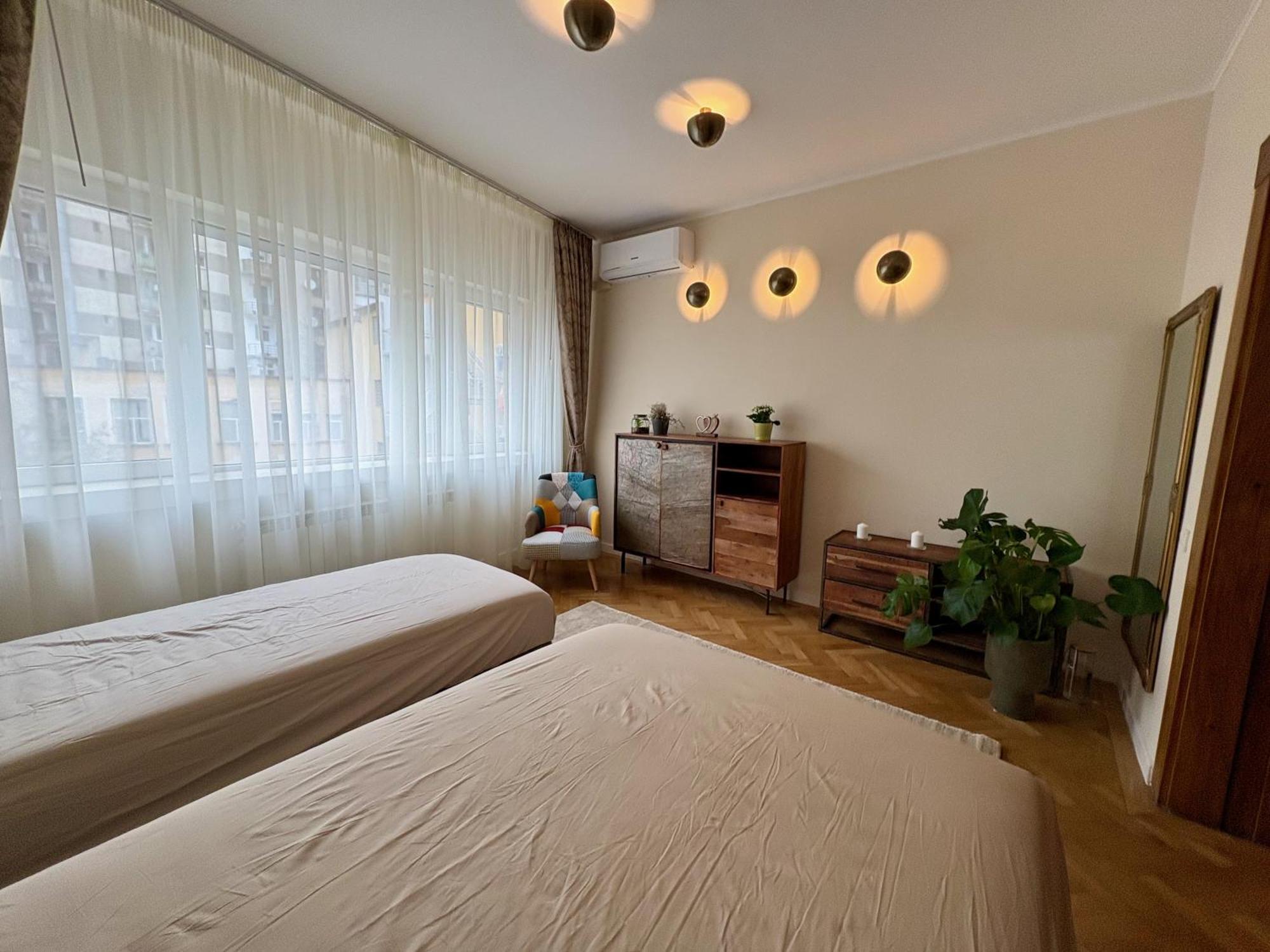 Historic Old Town With 4k Cinema Bucureşti